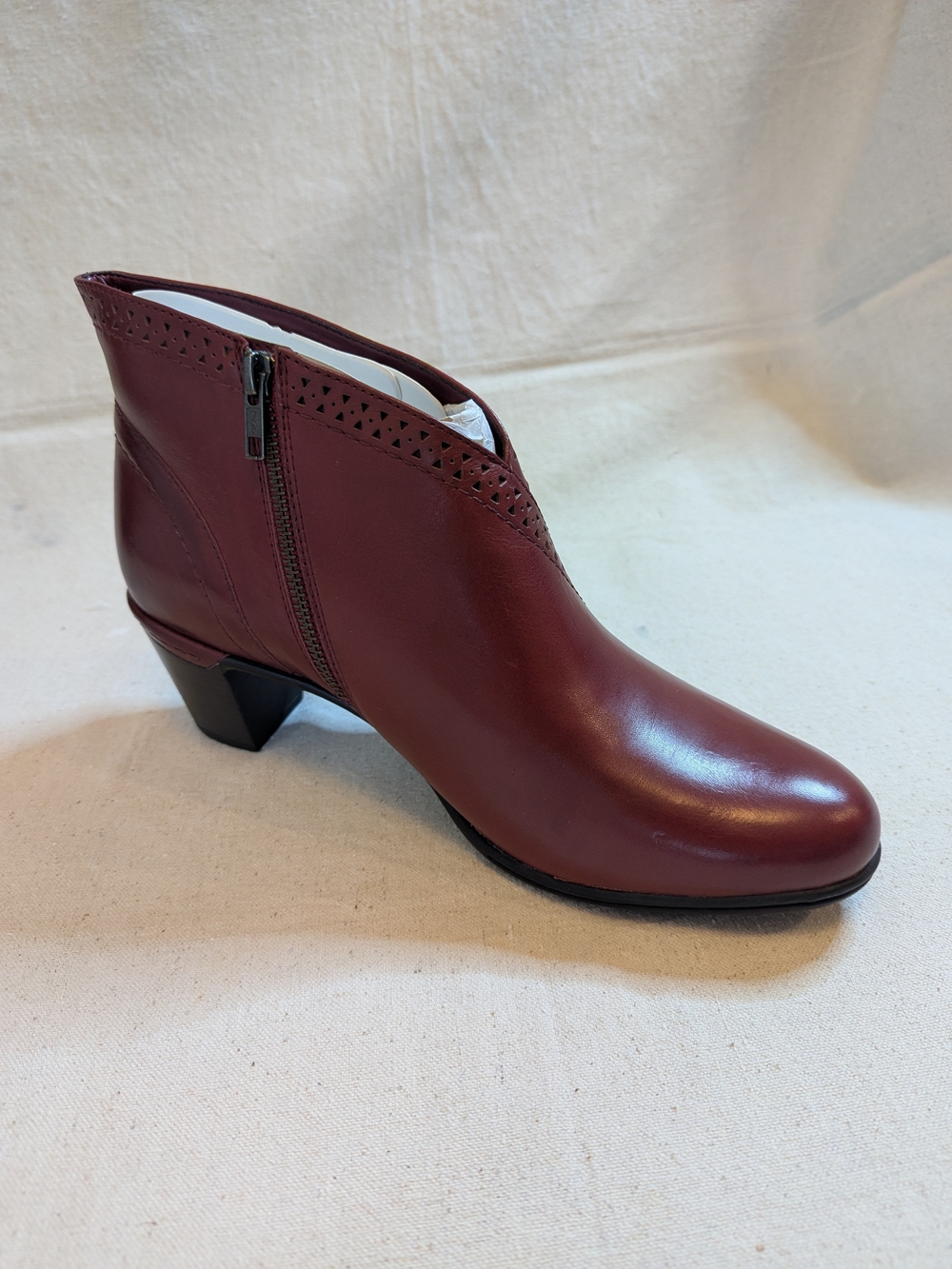 SINGLE BOOT ONLY Women's Red Leather Ankle Boot Sz 11